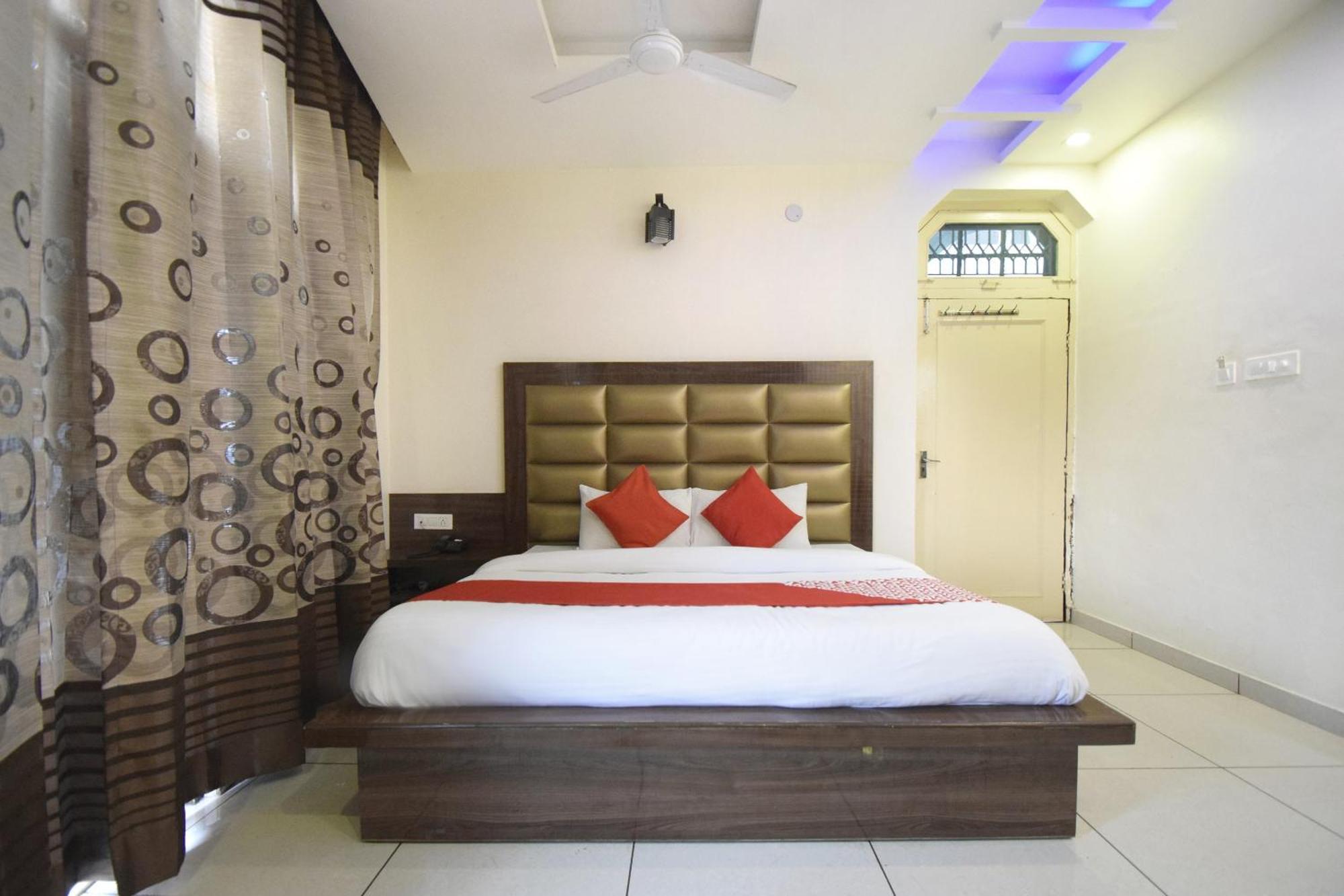 โอโย 12841 โฮเต็ล มา เรซิเดนซี Hotel จามมู ภายนอก รูปภาพ